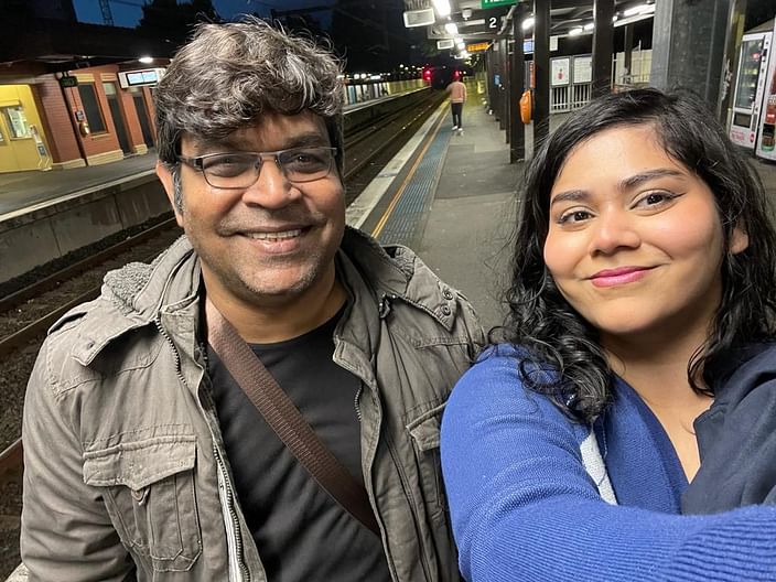 ‘বাবা, কেউ আমাকে ফলো করছে, তুমি আমার সঙ্গে কথা বলতে থাকো’