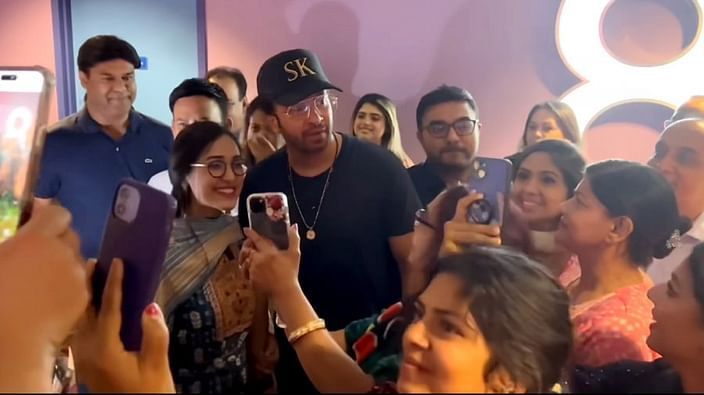 অবশেষে নিউইয়র্কে ‘প্রিয়তমা’ দেখলেন শাকিব খান